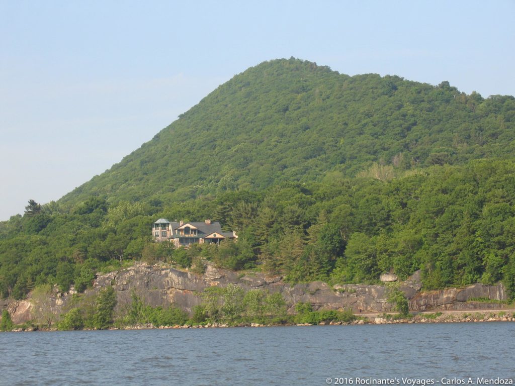 Homes along the Hudson River